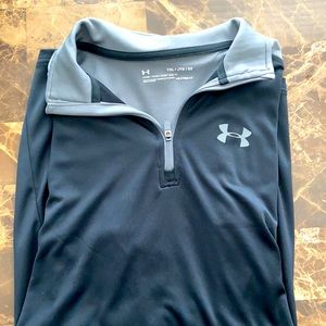 Boys Under Armour  Loose long sleeve shirt